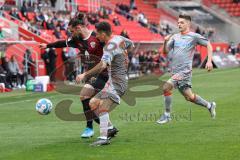 2.BL; FC Ingolstadt 04 - SC Paderborn 07; links Valmir Sulejmani (33, FCI) Zweikampf Kampf um den Ball Mehlem Marcel (5 SCP) Muslija Florent (30 SCP)