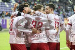 3. Liga; Erzgebirge Aue - FC Ingolstadt 04; Tor Jubel Treffer Fredrik Carlsen (8, FCI) mit Simon Lorenz (32, FCI) Max Besuschkow (17, FCI)