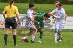 Landesliga - Saison 2024/25 - SV Manching - FC Kempten - Daniel Spies (Nr.22 - SV Manching) - Miroci Dugjan weiss Kempten  links - Seifert Alexander weiss Kempten  rechts - Foto: Meyer Jürgen