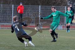 Testspiel - Bezirksfreundschaftsspiel - SV Kasing - TV Aiglsbach - Patrick Lücking Torwart Kasing - Manfred Gröber grün Aiglsbach mit einer Torchance - Foto: Jürgen Meyer