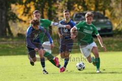 2023_10_28 - Kreisliga - Saison 2023/24 - SV Menning - FC Gerolfing  - Lukas Achhammer grün Gerolfing - Moritz Mayerhofer blau links Menning - Foto: Meyer Jürgen