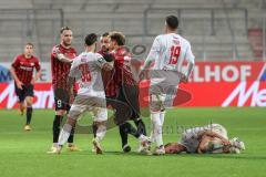 3. Liga; FC Ingolstadt 04 - FSV Zwickau; Streit auf dem Platz, Patrick Schmidt (9, FCI) Kusic Filip (36 FSV) David Kopacz (29, FCI) Hawkins Jalen (20 FCI) Frick Davy (19 FSV)