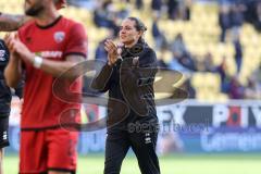 3. Liga; Alemannia Aachen - FC Ingolstadt 04; Sieg Jubel Freude Spieler bedanken sich bei den Fans Cheftrainerin Sabrina Wittmann (FCI)