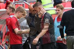 2.BL; FC Ingolstadt 04 - 1. FC Nürnberg - Spiel ist aus Unentschieden 0:0, Gespräch, Torwart-Trainer Robert Wulnikowski (FCI) und Stefan Kutschke (30, FCI)