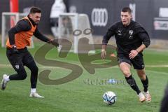 3. Liga; FC Ingolstadt 04 - Trainingsauftakt im Audi Sportpark, Trainingsgelände; Mladen Cvjetinovic (19, FCI) nach der Verletzung Pascal Testroet (37, FCI)