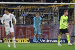 DFB Pokal; Borussia Dortmund - FC Ingolstadt 04; Torwart Fabijan Buntic (24, FCI) schreit zu den Spielern