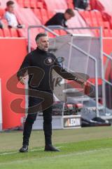 3. Liga - FC Bayern 2 - FC Ingolstadt 04 - Cheftrainer Tomas Oral (FCI) am Spielfeldrand schimpft