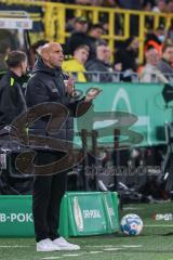 DFB Pokal; Borussia Dortmund - FC Ingolstadt 04; Cheftrainer André Schubert (FCI) an der Seitenlinie, Spielerbank