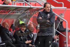 2.BL; FC Ingolstadt 04 - SC Paderborn 07; Cheftrainer Rüdiger Rehm (FCI) an der Seitenlinie, Spielerbank