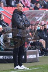 2.BL; FC Ingolstadt 04 - SSV Jahn Regensburg; Cheftrainer André Schubert (FCI) an der Seitenlinie, Spielerbank