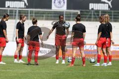 DFB - Pokal Frauen 1. Runde - Saison 2023/2024 - FC Ingolstadt 04 - FC Carl Zeiss Jena - Die Spielerinnen beim warm machen - Foto: Meyer Jürgen