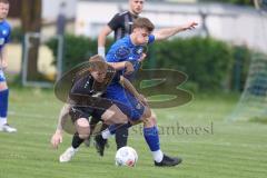 Kreisklasse - Saison 2025/26- TSV Großmehring - ST Scheyern - Benedikt Neubauer blau Großmehring - Alexander Neukäufer schwarz Scheyern - Foto: Meyer Jürgen