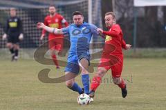 Kreisliga - Saison 2024/25- SV Hundszell - TSV Kösching-  - Jonas Betz rot Kösching - Maximilian Friebe blau Hundszell - Foto: Meyer Jürgen