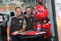 3.Liga - Saison 2023/2024 - FC Ingolstadt 04 -  Autogrammstunde - Torwart Marius  Funk (Nr.1 - FCI) - Jannik Mause (Nr.7 - FCI) - Schanzi - Foto: Markus Banai