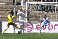 3. Liga; Borussia Dortmund II - FC Ingolstadt 04; Torchance Hettwer Julian (20 BVB2) Elias Decker (3, FCI) Torwart Boevink Pelle (26 FCI)