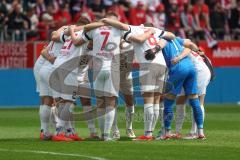 3. Liga - Saison 2023/24 - Rot-Weiss Essen - FC Ingolstadt 04 -  -  Die Mannschaft bildet einen Kreis vor dem Spiel -  - XXXXX - Foto: Meyer Jürgen