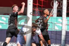 3. Liga; FC Ingolstadt 04 - Hallescher FC; Tor Jubel Treffer Marcel Costly (22, FCI) mit Jannik Mause (7, FCI)