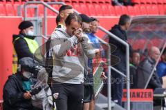 2.BL; FC Ingolstadt 04 - FC Hansa Rostock; ratlos Cheftrainer Rüdiger Rehm (FCI) an der Seitenlinie, Spielerbank