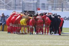 2. Frauen-Bundesliga Süd - Saison 2020/2021 - FC Ingolstadt 04 - FC Würzburger Kickers - Die Spielerinnen bilden einen Kreis vor dem Spiel - Foto: Meyer Jürgen