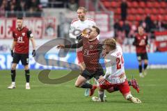 3. Liga; FC Ingolstadt 04 - 
Rot-Weiss Essen; Götze Felix (24 RWE) foult Jannik Mause (7, FCI) danach Gelb Rote Karte