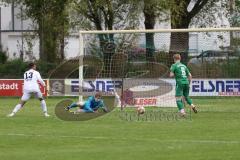 Landesliga - Saison 2024/25 - SV Manching - FC Kempten - Rainer Meisinger (Nr.8 - SV Manching) mit einem Abseitstor - Siebken Christoph Torwart Kempten - Krieger Adrian weiss Kempten  - Foto: Meyer Jürgen