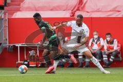 2.BL; FC Ingolstadt 04 - SpVgg Greuther Fürth; Testspiel; Zweikampf Fatih Kaya (9, FCI) Sarpei Hans Nunoo (14 Fürth)