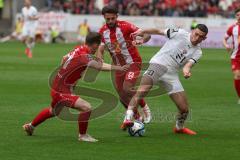 3. Liga - Saison 2023/24 - Rot-Weiss Essen - FC Ingolstadt 04 -  - Jose Enrique Rios Alonso (#23 Essen) - Draculic Ognjen (Nr.30 - FCI) - Cedric Harenbrock (#8 Essen) - Foto: Meyer Jürgen