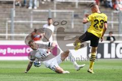 3. Liga; Borussia Dortmund II - FC Ingolstadt 04; Zweikampf Kampf um den Ball Pascal Testroet (37, FCI) Pfanne Franz (23 BVB2)