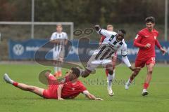 3. Liga; TSV Havelse - FC Ingolstadt 04; Zweikampf Kampf um den Ball Obed Ugondu (17, FCI) Belkahia Semi (4 TSV) Grzywacz Eryk (12 TSV)