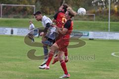 2023_11_5 - SV Kasing - TV Münchsmünster - Kreisliga - Saison 2023/24 - Andre Bräuning grau Münchsmünster - Tobias Wolfsfellner rot Kasing - Bernd Noll rechts rot Kasing -  Foto: Meyer Jürgen