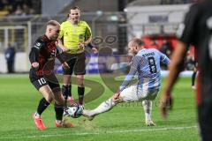 3. Liga; TSV 1860 München - FC Ingolstadt 04; Zweikampf Kampf um den Ball Torchance Max Dittgen (10, FCI) Starke Manfred (8 TSV) stört