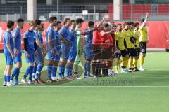 2024_2_17 - Saison 2023/24 - AUDI-Schanzer Amateur Cup - SV Hundszell - FC Hitzhofen/Oberzell  - Halbfinale 1 -   Die Spieler begrüßen die Fans vor dem Spiel - XXXXX - Foto: Meyer Jürgen