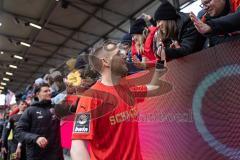 3. Liga; FC Ingolstadt 04 - MSV Duisburg; nach dem Spiel Sieg Jubel Freude, Spieler bedanken sich bei den Fans, Torwart Marius Funk (1, FCI) Torwart Markus Ponath (40, FCI)