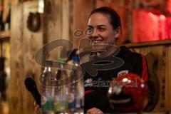 3. Liga; FC Ingolstadt 04 - Fantreffen im Sport-Treff Senners Alm, volles Haus; Interview Stadionsprecher Italo Mele mit Cheftrainerin Sabrina Wittmann (FCI)