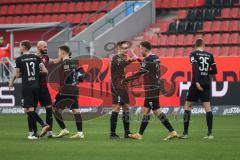 2.BL; FC Ingolstadt 04 - SG Dynamo Dresden; Tor Jubel Treffer Filip Bilbija (35, FCI) mit Merlin Röhl (34, FCI) Thomas Keller (27, FCI) Dennis Eckert Ayensa (7, FCI) Nico Antonitsch (5, FCI) Rico Preißinger (6, FCI) Nils Roeseler (13, FCI) Patrick Schmidt