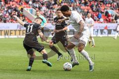 3. Liga; FC Ingolstadt 04 - SC Verl; Justin Butler (31, FCI) Zweikampf Kampf um den Ball Ochojski Nico (11 Verl) Sessa Nicolas (30 Verl)