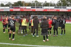 3.Liga - Saison 2023/2024 - SC Verl - FC Ingolstadt 04 - Die Mannschaft bedankt sich bei den Fans -  - Foto: Meyer Jürgen