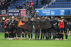 3. Liga; SC Verl - FC Ingolstadt 04; Niederlage, hängende Köpfe 2:1, Teambesprechung, Cheftrainer Rüdiger Rehm (FCI) in der Mitte