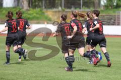 2. Frauen-Bundesliga - Saison 2021/2022 - FC Ingolstadt 04 - SV Henstedt-Ulzburg - Der 1:0 Führungstreffer durch Maier Ramona (#18 FCI) - jubel - Petz Anna (#16 FCI) - Ebert Lisa (#10 FCI) - Foto: Meyer Jürgen