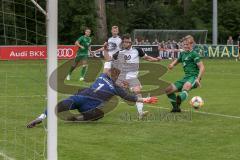 BZL - Oberbayern Nord - SV Manching - VFB Eichstätt II - Rainer Meisinger (#19 Manching) grün - Max Dörfler Torwart Eichstätt - Foto: Jürgen Meyer