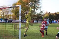 Kreisklasse - Saison 2022/2023 - SV Stammham - SC Steinberg - Patrick Griesshammer Torwart wehrt den Schuss von Christoph Lukas rot Stammham ab - Foto: Meyer Jürgen