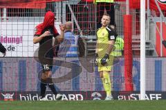 3. Liga; FC Ingolstadt 04 - Rot-Weiss Essen; Tor gegen Ingolstadt, Torwart Marius Funk (1, FCI) und Visar Musliu (16, FCI) enttäuscht