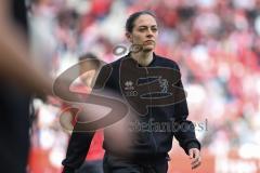 3. Liga; Rot-Weiss Essen - FC Ingolstadt 04; Cheftrainerin Sabrina Wittmann (FCI) geht vom Platz