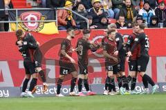 3. Liga; FC Ingolstadt 04 - SG Dynamo Dresden; Tor Jubel Treffer Sebastian Grönning (11, FCI) mit Benjamin Kanuric (8, FCI) Moritz Seiffert (23, FCI) Simon Lorenz (32, FCI) David Kopacz (29, FCI) Marcel Costly (22, FCI) Felix Keidel (43, FCI) Mladen Cvjet