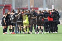 2. Bundesliga Frauen - Saison 2023/24 - FC Ingolstadt 04 Frauen - Borussia Mönchen Gladbach -  Die Mannschaft bildet einen Kreis vor dem Spiel -  - XXXXX - Foto: Meyer Jürgen