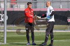 Freundschaftsspiel - Saison 2022/2023 - FC Ingolstadt 04 -  SpVgg Bayreuth - Torwart Markus  Ponath (Nr.40 - FCI) beim warm machen - ROBERT
WULNIKOWSKI - Torwart Trainer - Foto: Meyer Jürgen