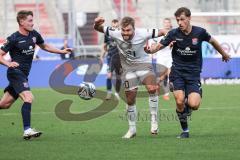 3. Liga; FC Ingolstadt 04 - SpVgg Unterhaching; Zweikampf Kampf um den Ball Yannick Deichmann (20, FCI) Krattenmacher Maurice (7 SpVgg)