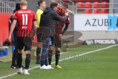 3.Liga - Saison 2022/2023 - FC Ingolstadt 04 -  - FC Freiburg II - Cheftrainer Guerino Capretti  (FCI) spricht mit Maximilian  Neuberger (Nr.38 - FCI) - Foto: Meyer Jürgen