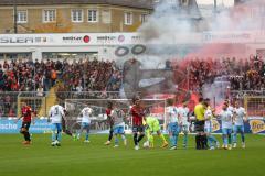 3.Liga - Saison 2022/2023 - TSV 1860 München - FC Ingolstadt 04 - Die Mannschaften auf dem Spielfeld - Bengalisches feuer - Raketen - Foto: Meyer Jürgen