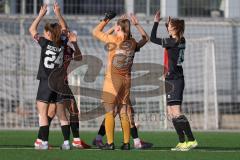 2. Bundesliga Frauen - Saison 2025/26 - FC Ingolstadt 04 Frauen - VFR SW Warbeyen  - Abklatschen vor dem Spiel -  - Stefanie Reischmann (Nr.24 - FC Ingolstadt Frauen I) - Torwart Anna-Lena Daum (Nr.22 - FC Ingolstadt Frauen I) - Foto: Meyer Jürgen